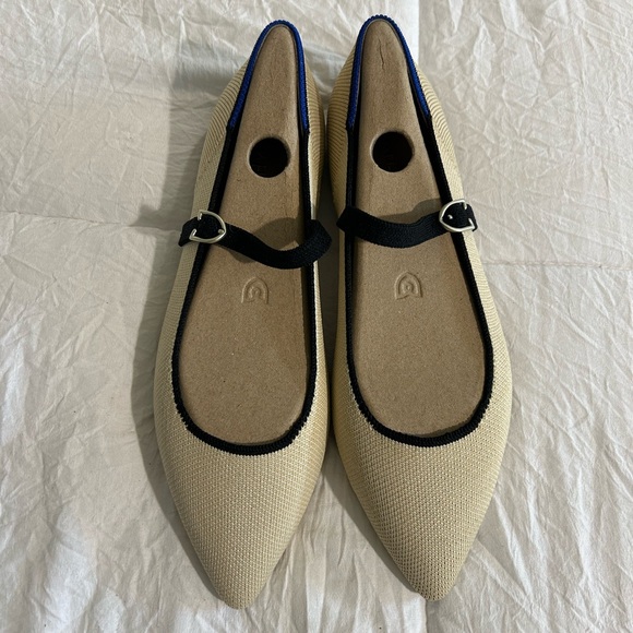 New in box Rothy's women’s size 7.5 Mary Jane pointed sandstone - Picture 2 of 10